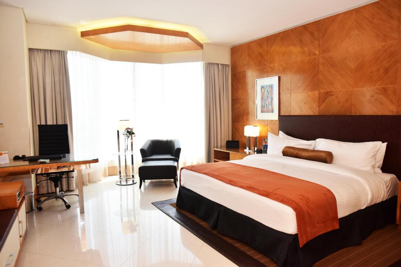 Lagos Continental Hotel Eksteriør billede Deluxe Room