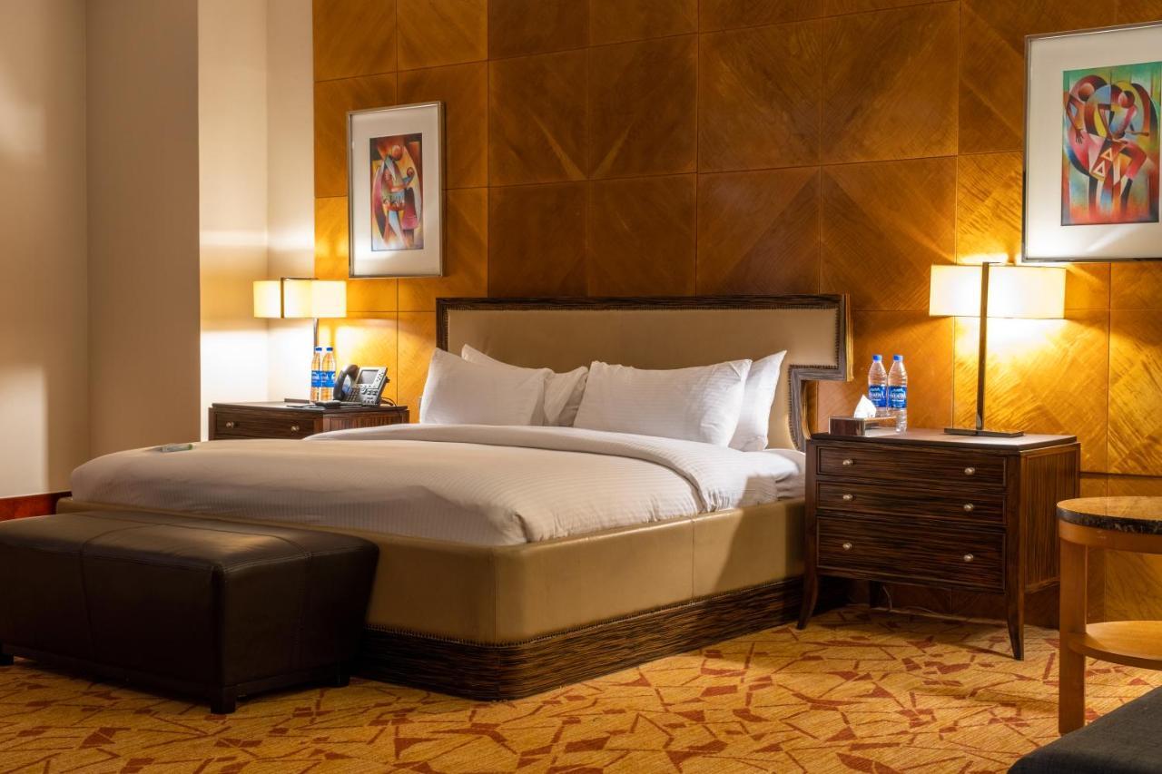 Lagos Continental Hotel Eksteriør billede A bedroom at the Fairmont