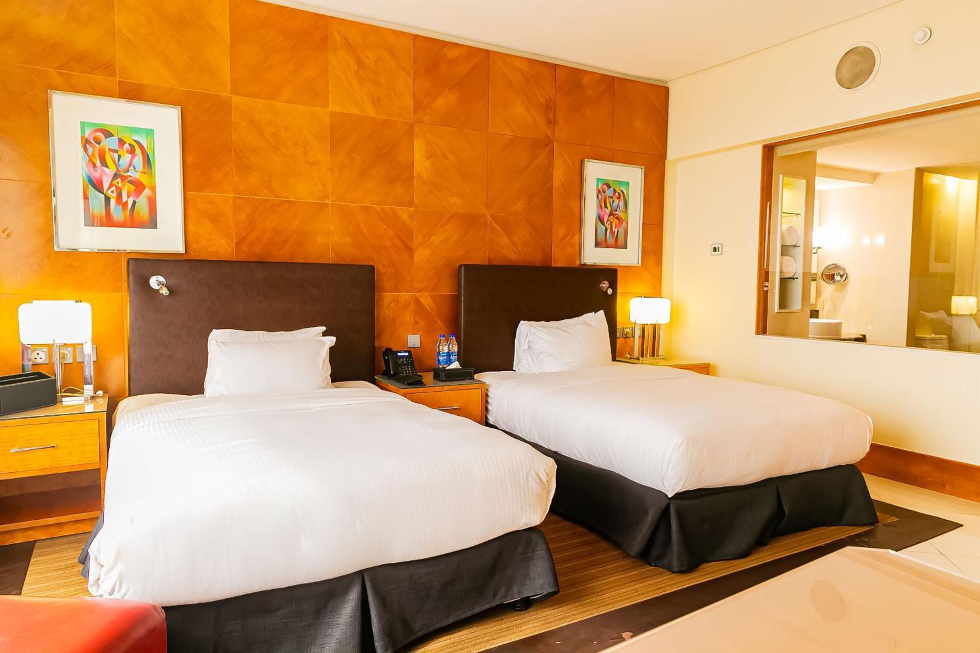 Lagos Continental Hotel Eksteriør billede A room at the hotel
