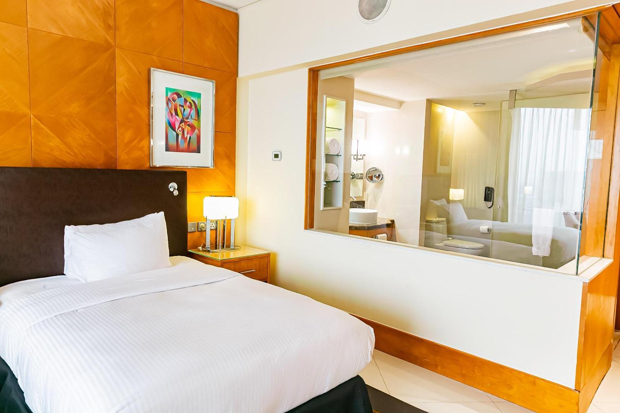 Lagos Continental Hotel Eksteriør billede A room at the hotel