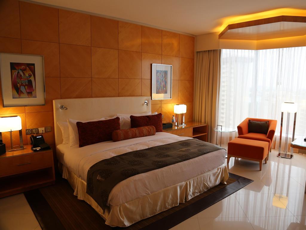 Lagos Continental Hotel Eksteriør billede A bedroom at the hotel