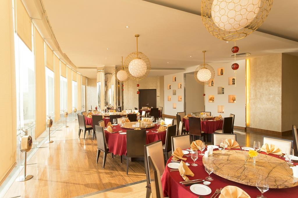 Lagos Continental Hotel Eksteriør billede The restaurant