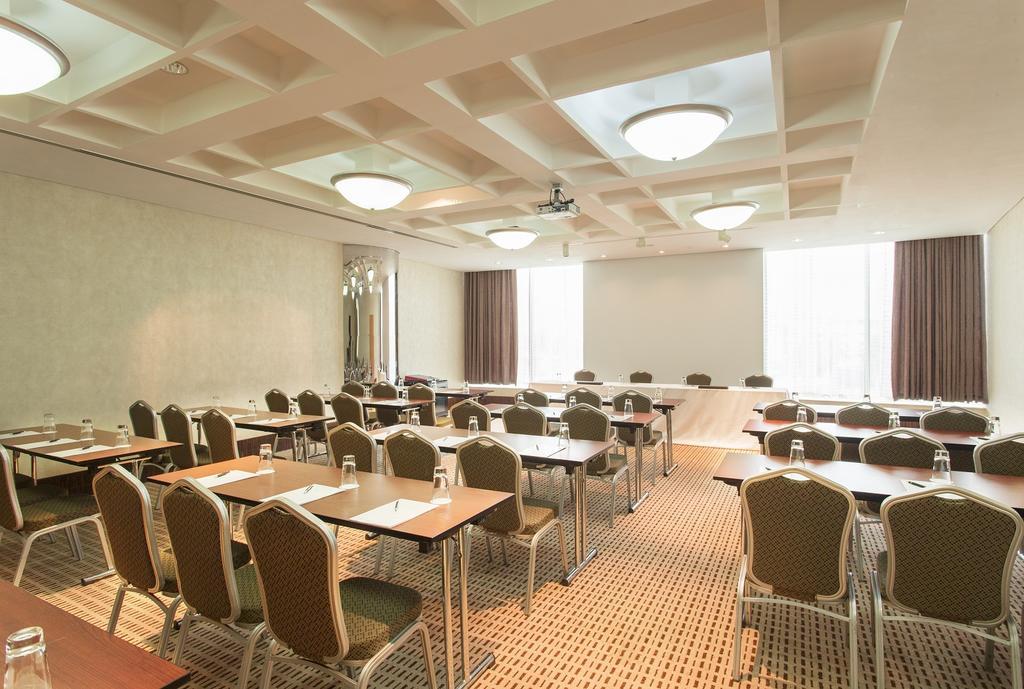 Lagos Continental Hotel Eksteriør billede Meeting room