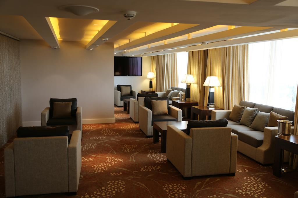 Lagos Continental Hotel Eksteriør billede The lounge at the airport